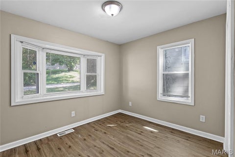 Tiny photo for 6155 Emerald Avenue, Ferguson, MO 63135 (MLS # 26056949)