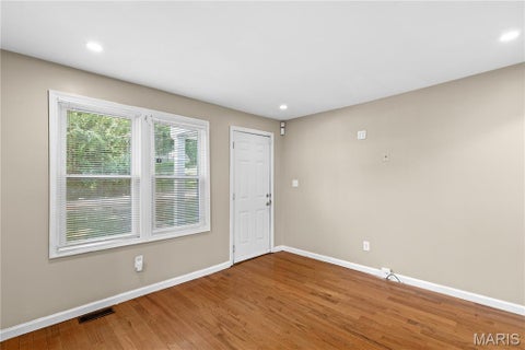Tiny photo for 6155 Emerald Avenue, Ferguson, MO 63135 (MLS # 26056949)