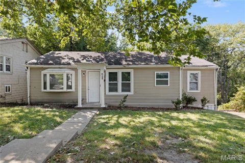 Photo of 6155 Emerald Avenue, Ferguson, MO 63135 (MLS # 26056949)