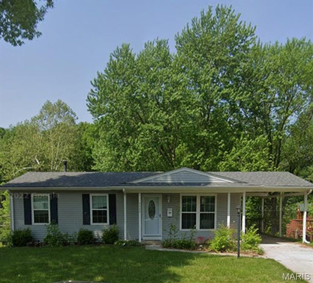 Photo of 5249 Ville Rosa Lane, Hazelwood, MO 63042 (MLS # 26019246)