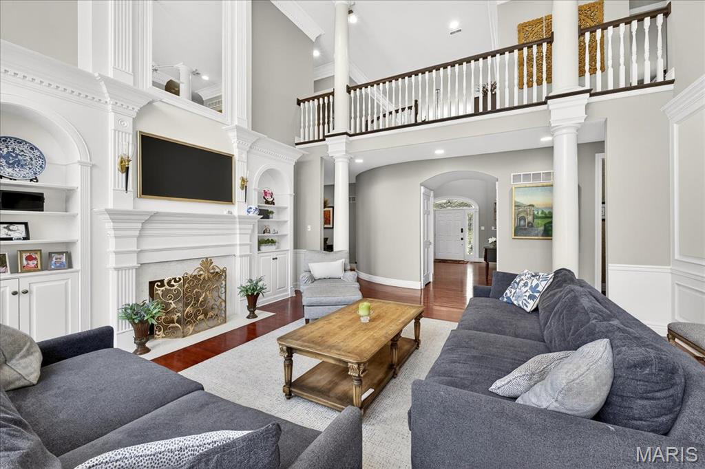 Frontenac, Missouri 63131, United States, 6 Bedrooms Bedrooms, ,6 BathroomsBathrooms,Residential,Pending,200909