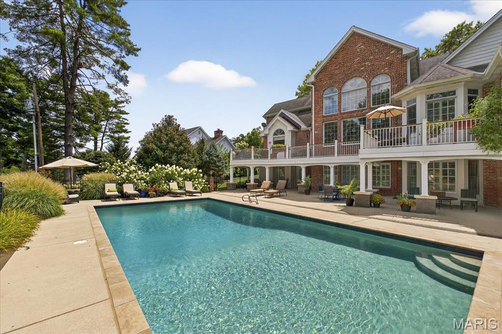 Frontenac, Missouri 63131, United States, 6 Bedrooms Bedrooms, ,6 BathroomsBathrooms,Residential,Pending,200909