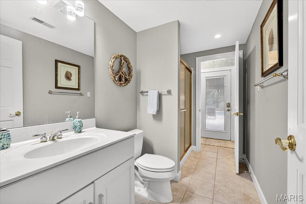 Frontenac, Missouri 63131, United States, 6 Bedrooms Bedrooms, ,6 BathroomsBathrooms,Residential,Pending,200909