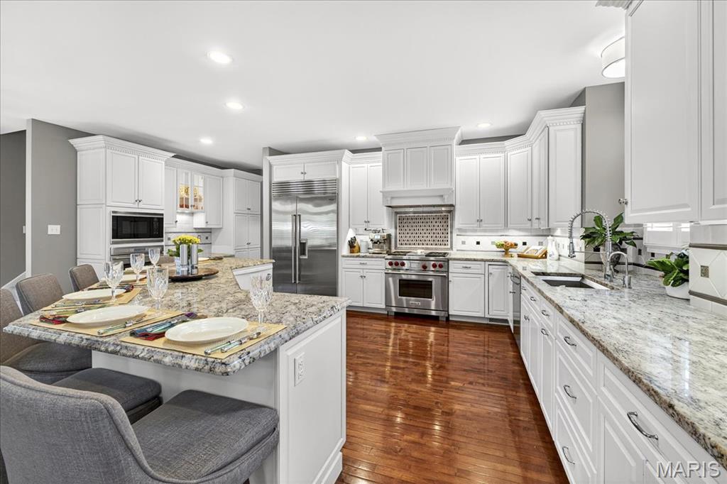 Frontenac, Missouri 63131, United States, 6 Bedrooms Bedrooms, ,6 BathroomsBathrooms,Residential,Pending,200909