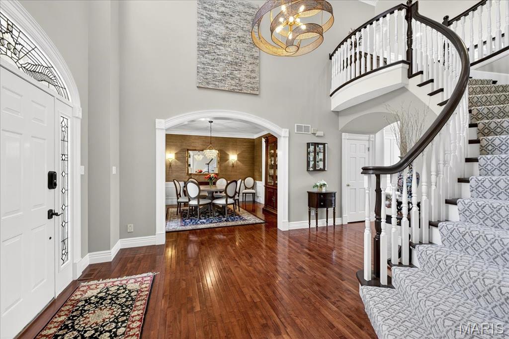 Frontenac, Missouri 63131, United States, 6 Bedrooms Bedrooms, ,6 BathroomsBathrooms,Residential,Pending,200909