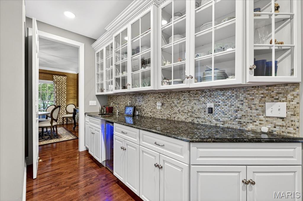 Frontenac, Missouri 63131, United States, 6 Bedrooms Bedrooms, ,6 BathroomsBathrooms,Residential,Pending,200909