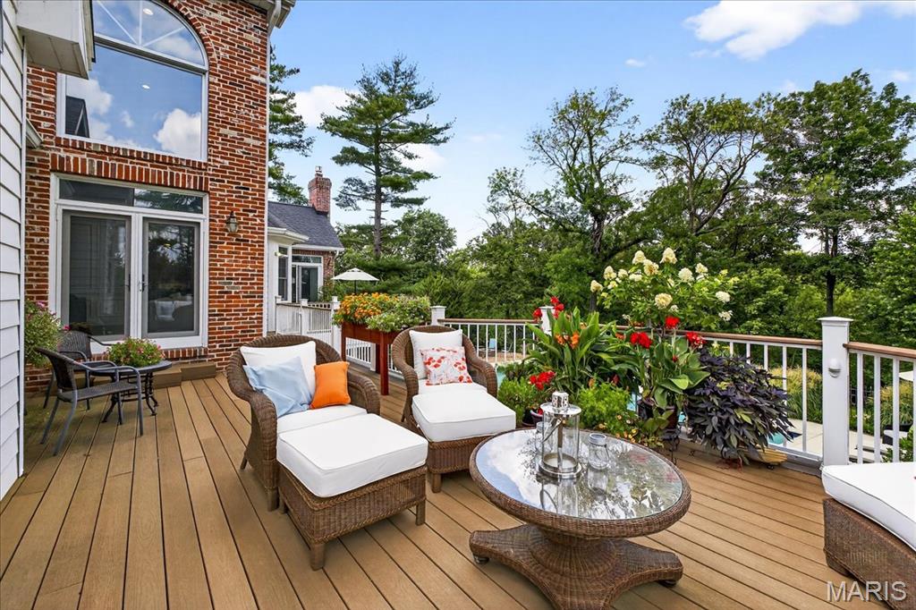 Frontenac, Missouri 63131, United States, 6 Bedrooms Bedrooms, ,6 BathroomsBathrooms,Residential,Pending,200909