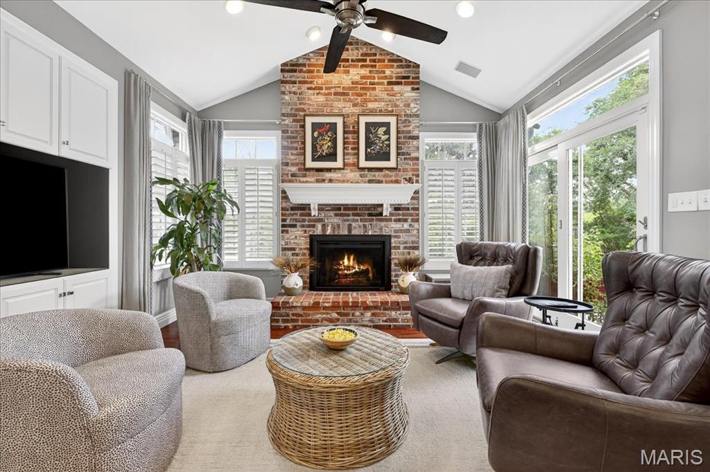 Frontenac, Missouri 63131, United States, 6 Bedrooms Bedrooms, ,6 BathroomsBathrooms,Residential,Pending,200909