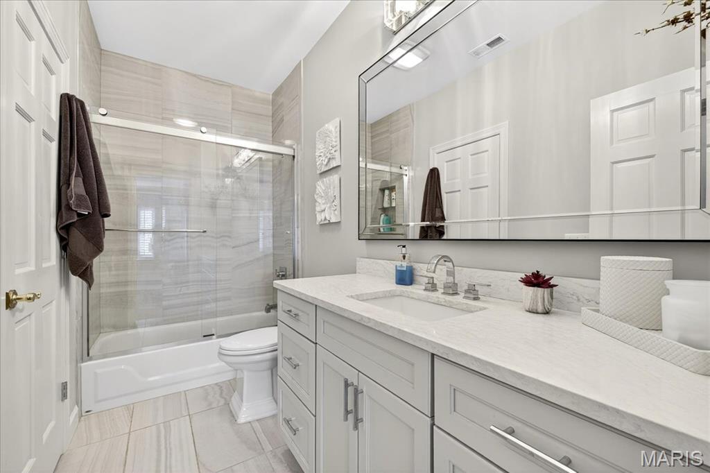 Frontenac, Missouri 63131, United States, 6 Bedrooms Bedrooms, ,6 BathroomsBathrooms,Residential,Pending,200909