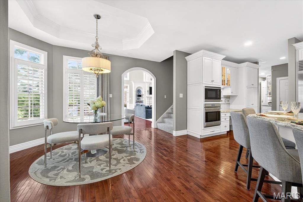 Frontenac, Missouri 63131, United States, 6 Bedrooms Bedrooms, ,6 BathroomsBathrooms,Residential,Pending,200909