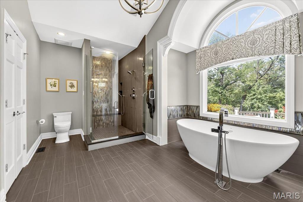 Frontenac, Missouri 63131, United States, 6 Bedrooms Bedrooms, ,6 BathroomsBathrooms,Residential,Pending,200909