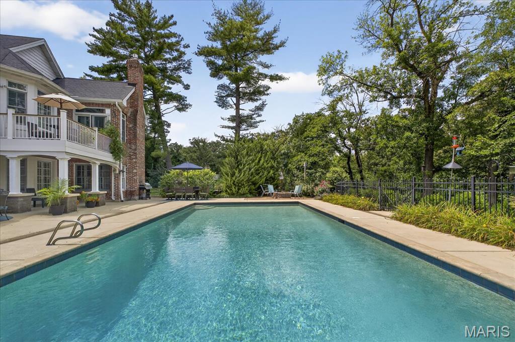 Frontenac, Missouri 63131, United States, 6 Bedrooms Bedrooms, ,6 BathroomsBathrooms,Residential,Pending,200909