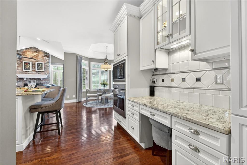 Frontenac, Missouri 63131, United States, 6 Bedrooms Bedrooms, ,6 BathroomsBathrooms,Residential,Pending,200909