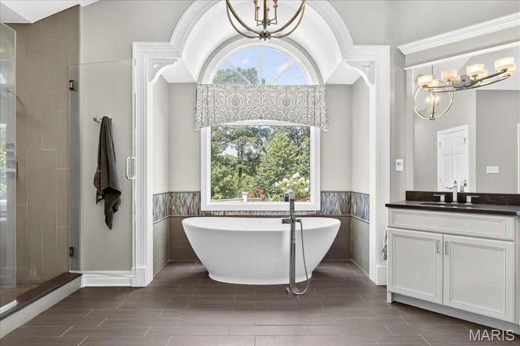 Frontenac, Missouri 63131, United States, 6 Bedrooms Bedrooms, ,6 BathroomsBathrooms,Residential,Pending,200909