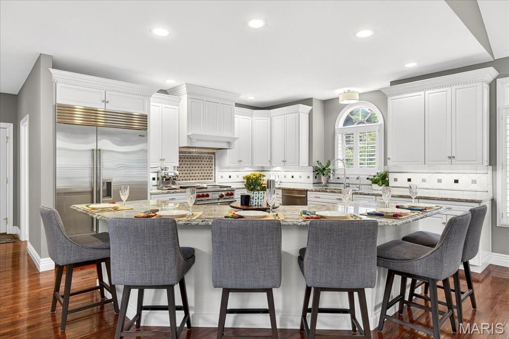 Frontenac, Missouri 63131, United States, 6 Bedrooms Bedrooms, ,6 BathroomsBathrooms,Residential,Pending,200909