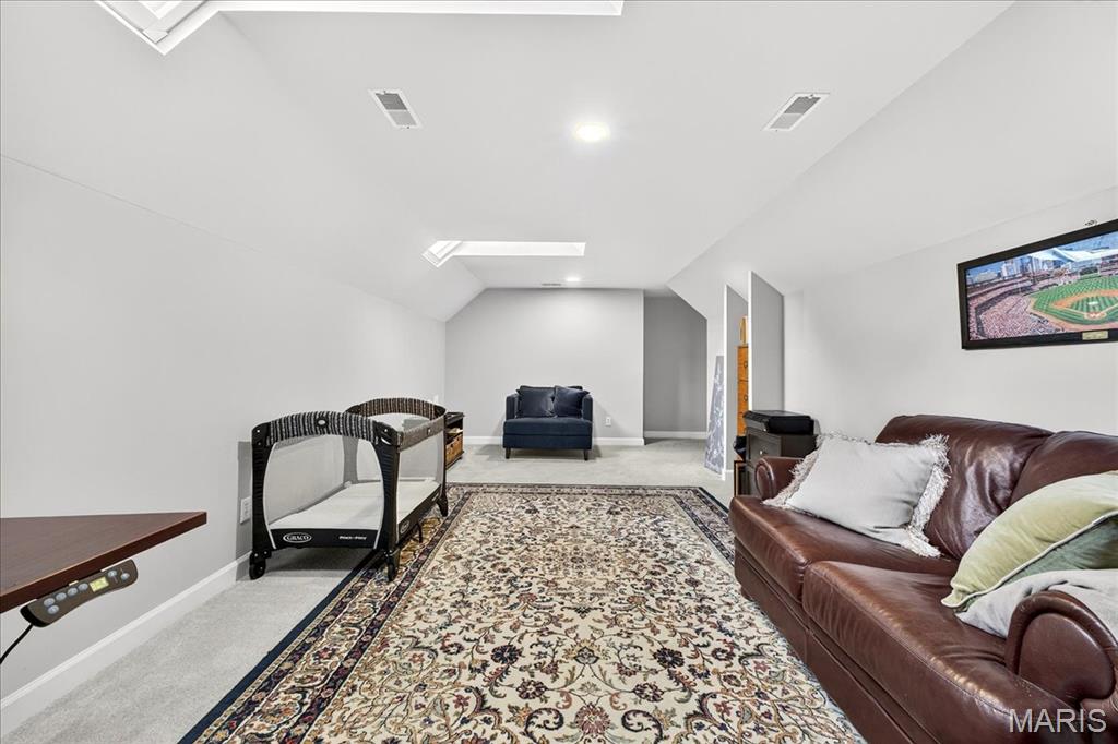 Frontenac, Missouri 63131, United States, 6 Bedrooms Bedrooms, ,6 BathroomsBathrooms,Residential,Pending,200909