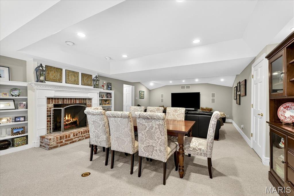 Frontenac, Missouri 63131, United States, 6 Bedrooms Bedrooms, ,6 BathroomsBathrooms,Residential,Pending,200909