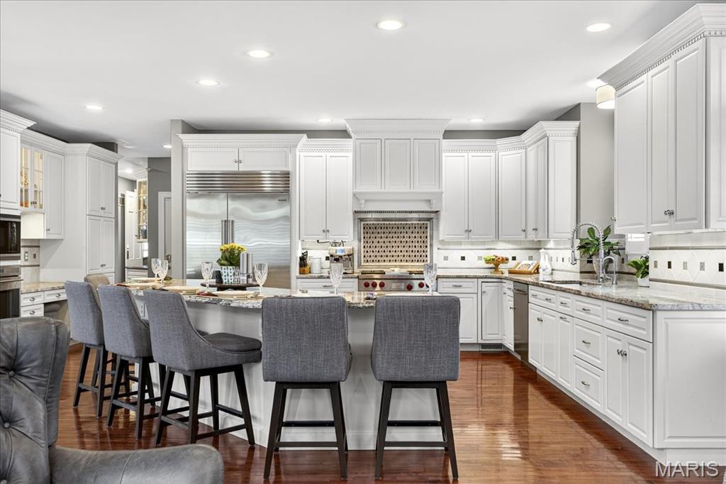 Frontenac, Missouri 63131, United States, 6 Bedrooms Bedrooms, ,6 BathroomsBathrooms,Residential,Pending,200909