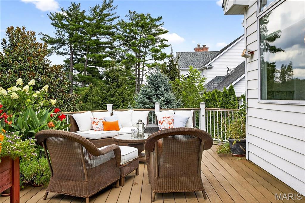 Frontenac, Missouri 63131, United States, 6 Bedrooms Bedrooms, ,6 BathroomsBathrooms,Residential,Pending,200909