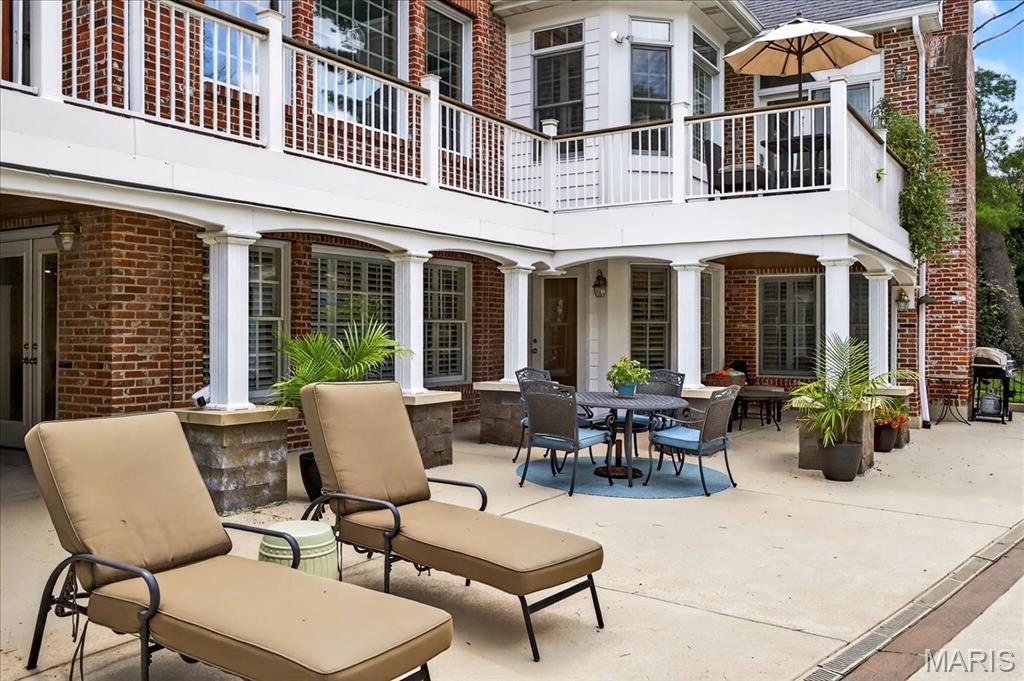 Frontenac, Missouri 63131, United States, 6 Bedrooms Bedrooms, ,6 BathroomsBathrooms,Residential,Pending,200909