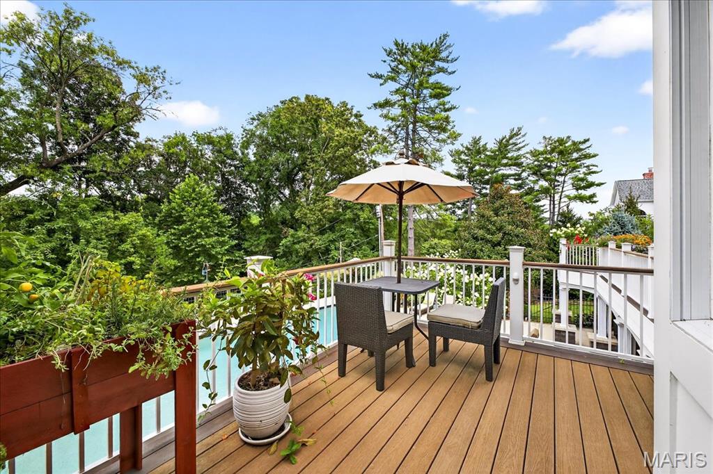 Frontenac, Missouri 63131, United States, 6 Bedrooms Bedrooms, ,6 BathroomsBathrooms,Residential,Pending,200909