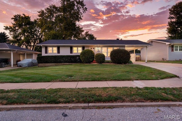 1470 LINDSAY LN, FLORISSANT, MO 63031 - Image fb1e7ad9e7fe7ccec6e256acbe2bdb2a/33331305