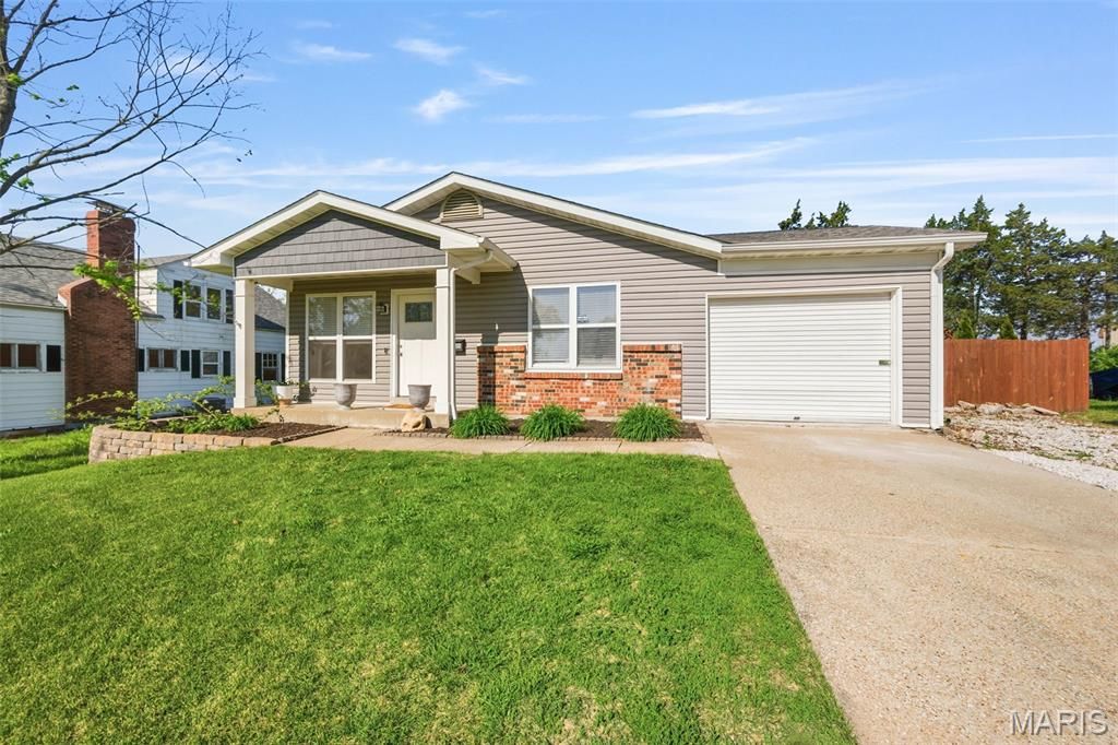 Photo of 605 Cherry Lane, Warrenton, MO 63383 (MLS # 26025784)
