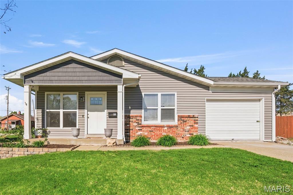 Photo of 605 Cherry Lane, Warrenton, MO 63383 (MLS # 26025784)