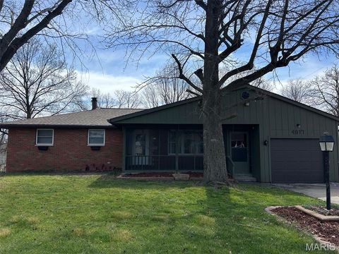 Photo of 4917 W Hill Drive, Godfrey, IL 62035 (MLS # 26017108)