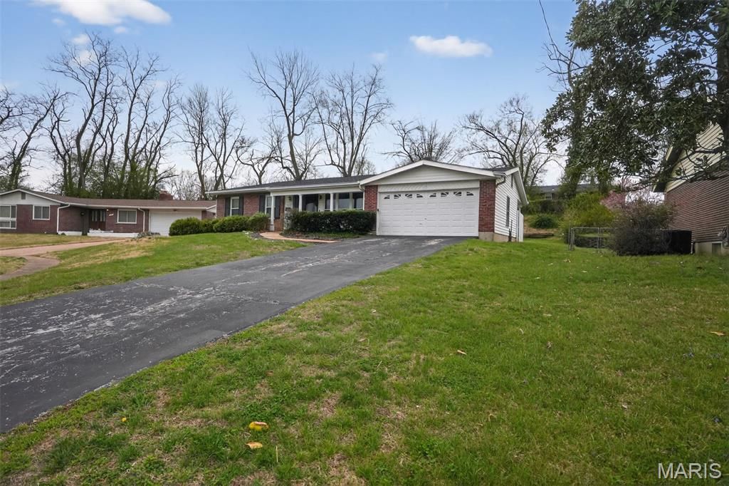 Photo of 912 Cheri Heights Court, St Louis, MO 63135 (MLS # 26019630)