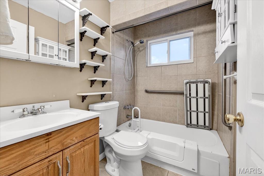 Hazelwood, Missouri 63042, United States, 3 Bedrooms Bedrooms, ,2 BathroomsBathrooms,Residential,Active,257521