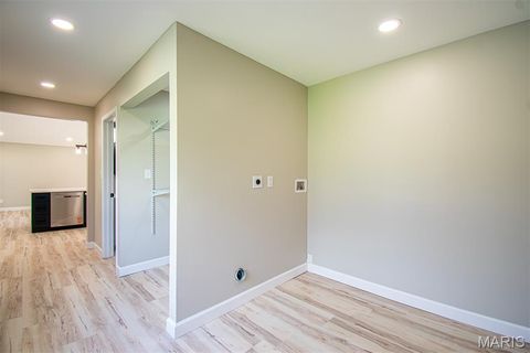 Tiny photo for 13123 DARTAGNAN Court, Creve Coeur, MO 63141 (MLS # 26020446)