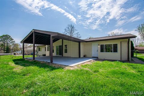 Tiny photo for 13123 DARTAGNAN Court, Creve Coeur, MO 63141 (MLS # 26020446)