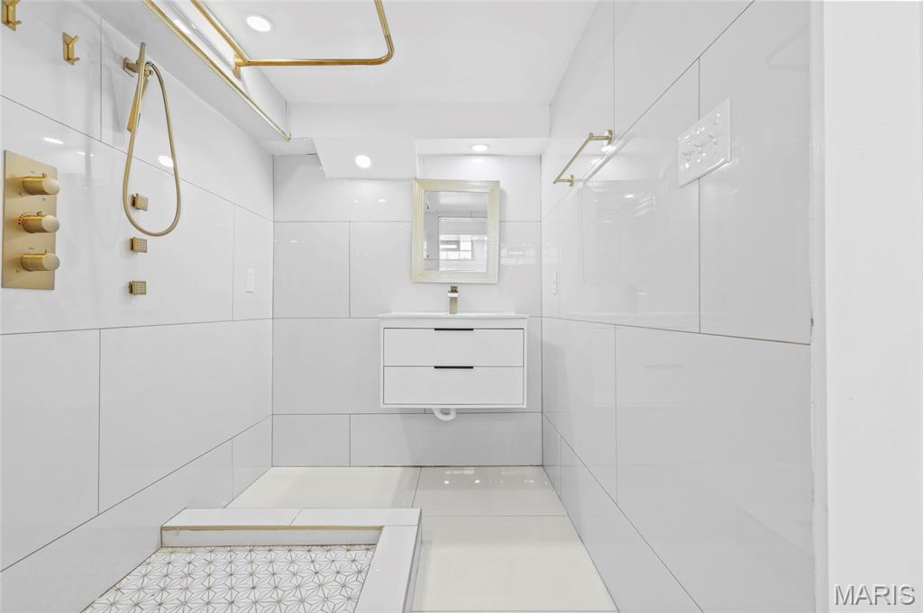 Hathaway Manor 12 - Residential
