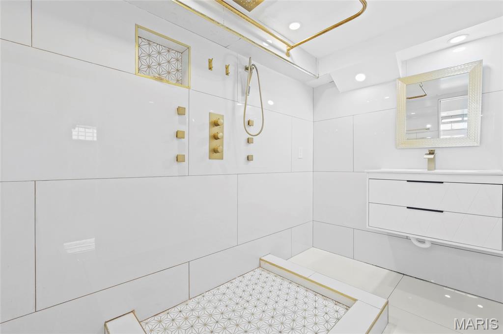 Hathaway Manor 12 - Residential