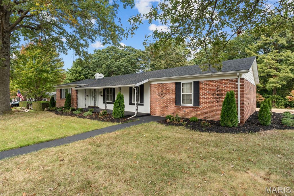 1 Crookham Court