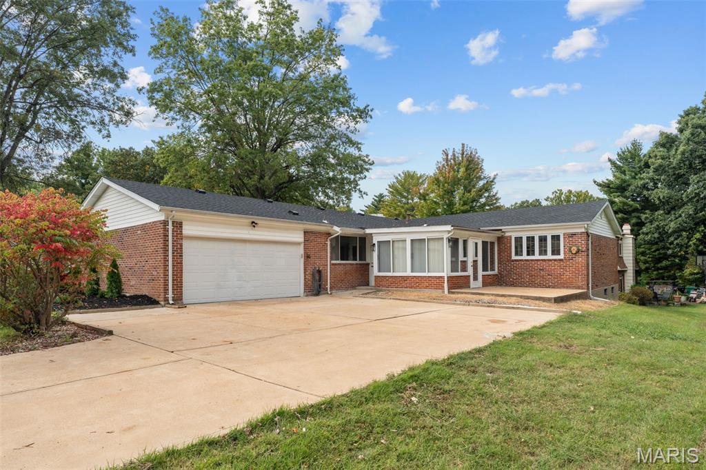 1 Crookham Court