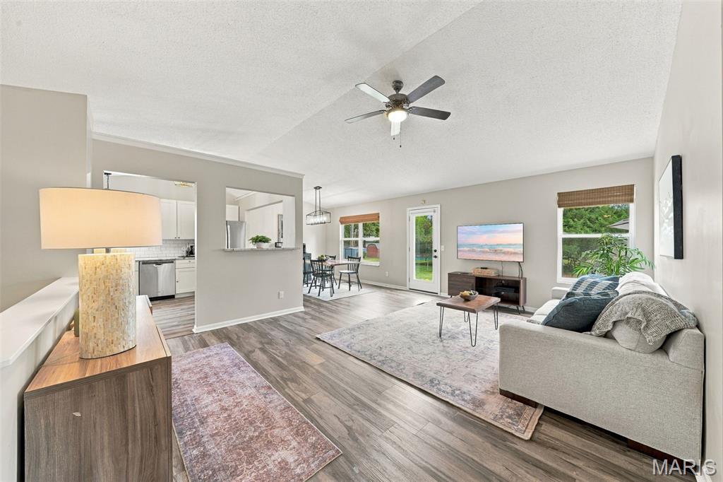 6 S Perry Circle