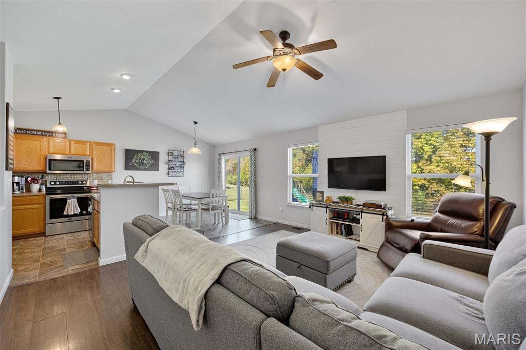 Hillsboro, Missouri 63050, United States, 4 Bedrooms Bedrooms, ,3 BathroomsBathrooms,Residential,Coming Soon,232154