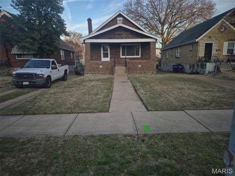 Photo of 8554 Drury Lane, St Louis, MO 63147 (MLS # 26017762)