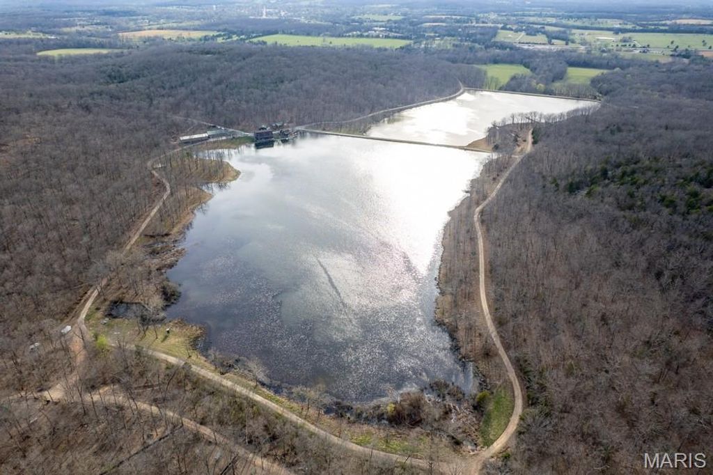 Photo of 805 Vineyard Lake Rd. Rd, Bismarck, MO 63624 (MLS # 26020501)