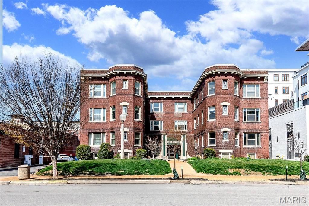 Photo of 4561 Laclede Avenue #B, St Louis, MO 63108 (MLS # 25080206)