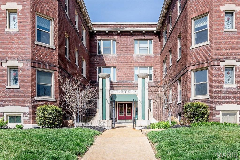 Photo of 4561 Laclede Avenue #B, St Louis, MO 63108 (MLS # 25080206)