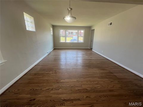 Tiny photo for 1135 Wilshire Avenue, University City, MO 63130 (MLS # 26018745)