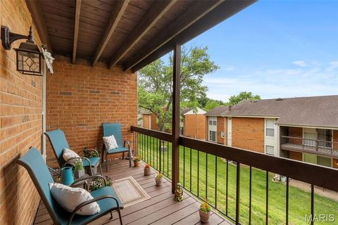 Tiny photo for 1932 Greenglen Drive #203, Kirkwood, MO 63122 (MLS # 26037874)