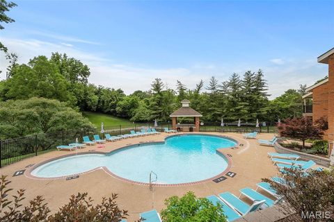 Tiny photo for 1932 Greenglen Drive #203, Kirkwood, MO 63122 (MLS # 26037874)