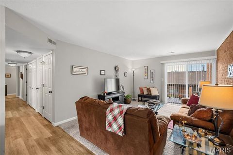 Tiny photo for 1932 Greenglen Drive #203, Kirkwood, MO 63122 (MLS # 26037874)