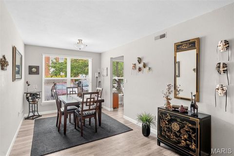 Tiny photo for 1932 Greenglen Drive #203, Kirkwood, MO 63122 (MLS # 26037874)