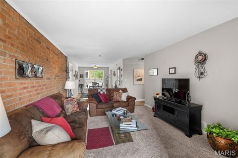 Tiny photo for 1932 Greenglen Drive #203, Kirkwood, MO 63122 (MLS # 26037874)