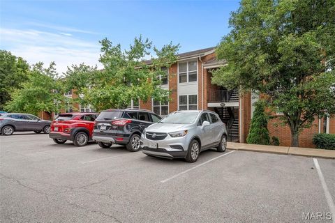 Tiny photo for 1932 Greenglen Drive #203, Kirkwood, MO 63122 (MLS # 26037874)